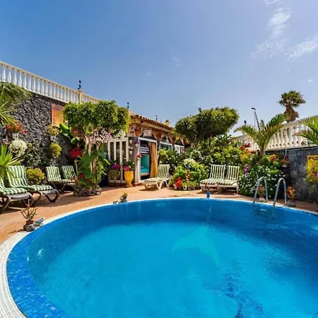 With Shared Heated Pool Apartamento