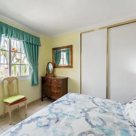 With Shared Heated Pool Apartamento