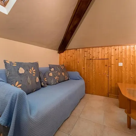 With Shared Heated Pool Apartamento
