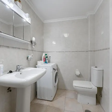 With Shared Heated Pool Apartamento