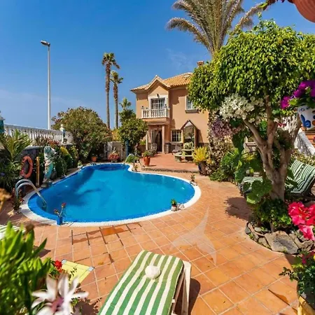 Apartamento With Shared Heated Pool *